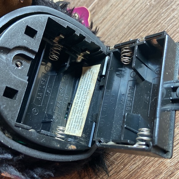 Vintage ,  with tag 1999 brown and black furby  with blues eyes. Tiger - Picture 5 of 5